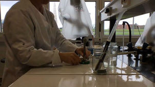 Préparation du poste de travail en Microbiologie