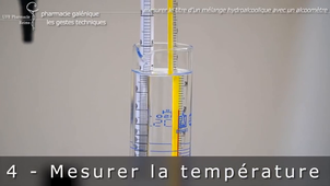 Mesurer le titre d'un mélange hydroalcoolique avec un alcoomètre